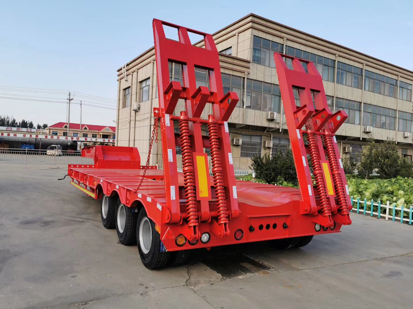 Low bed semi trailer